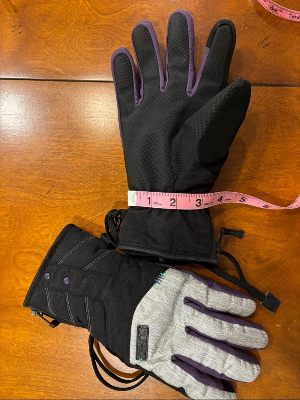Dakine Black, Gray‎ & Purple Snowboard Gloves. Small